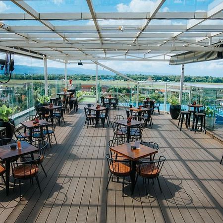 Platinum Adisucipto Hotel&Conference Center Kalasan Esterno foto