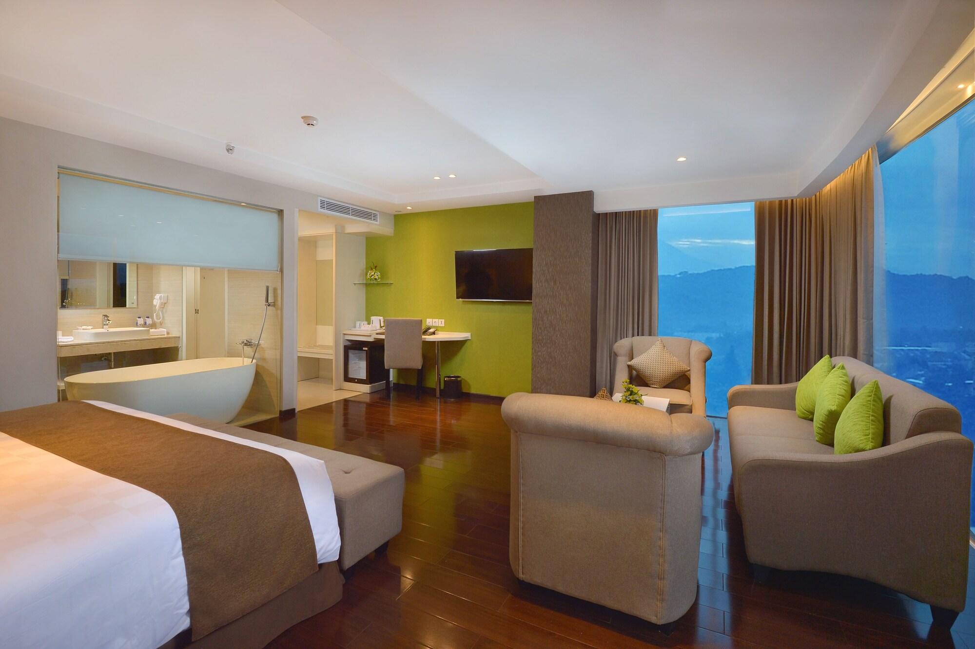 Platinum Adisucipto Hotel&Conference Center Kalasan Esterno foto