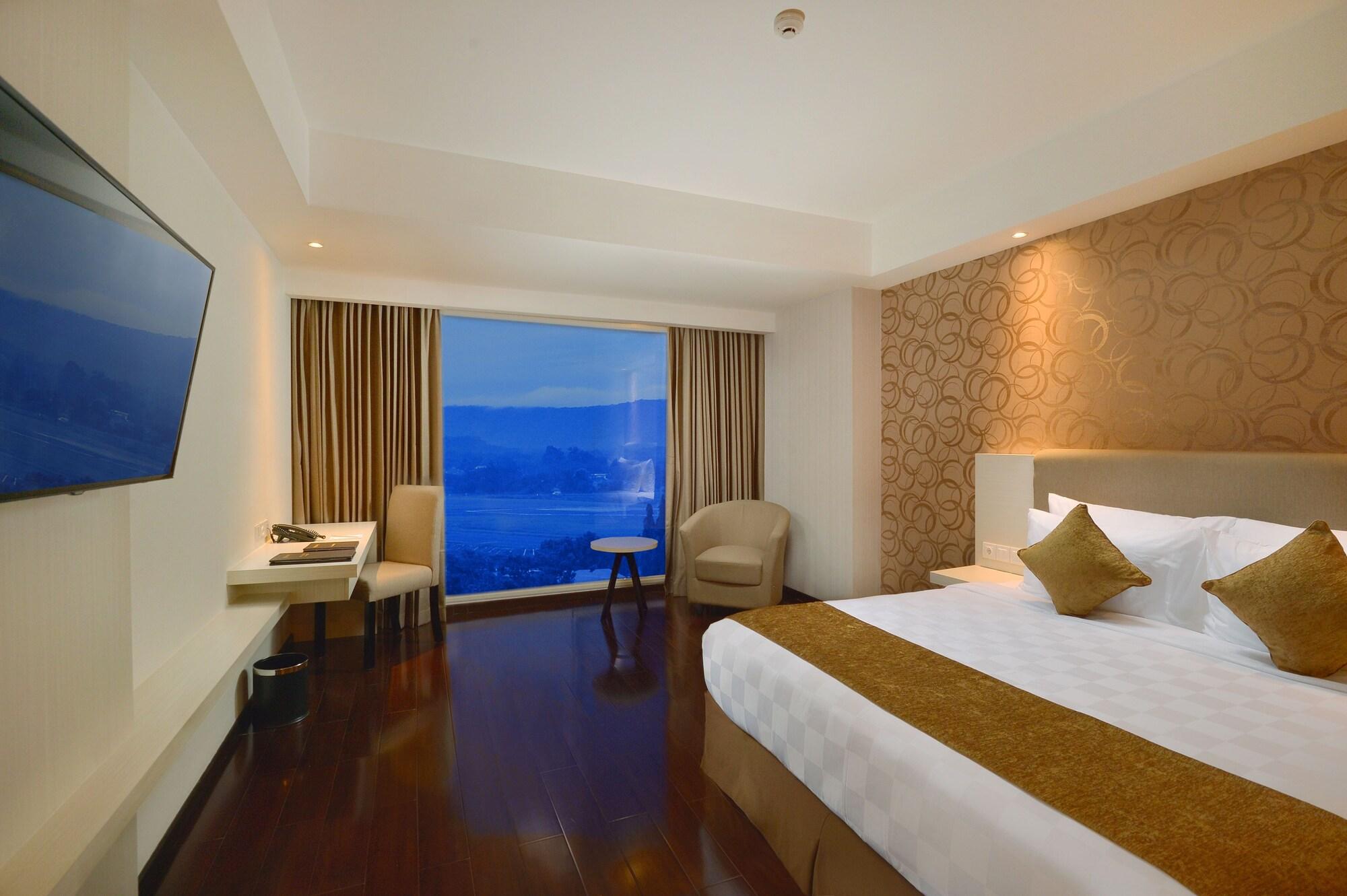 Platinum Adisucipto Hotel&Conference Center Kalasan Esterno foto