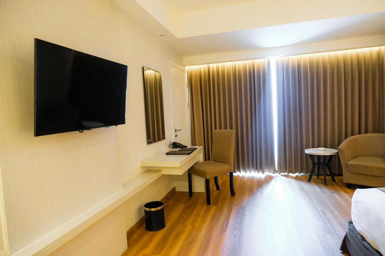 Platinum Adisucipto Hotel&Conference Center Kalasan Esterno foto