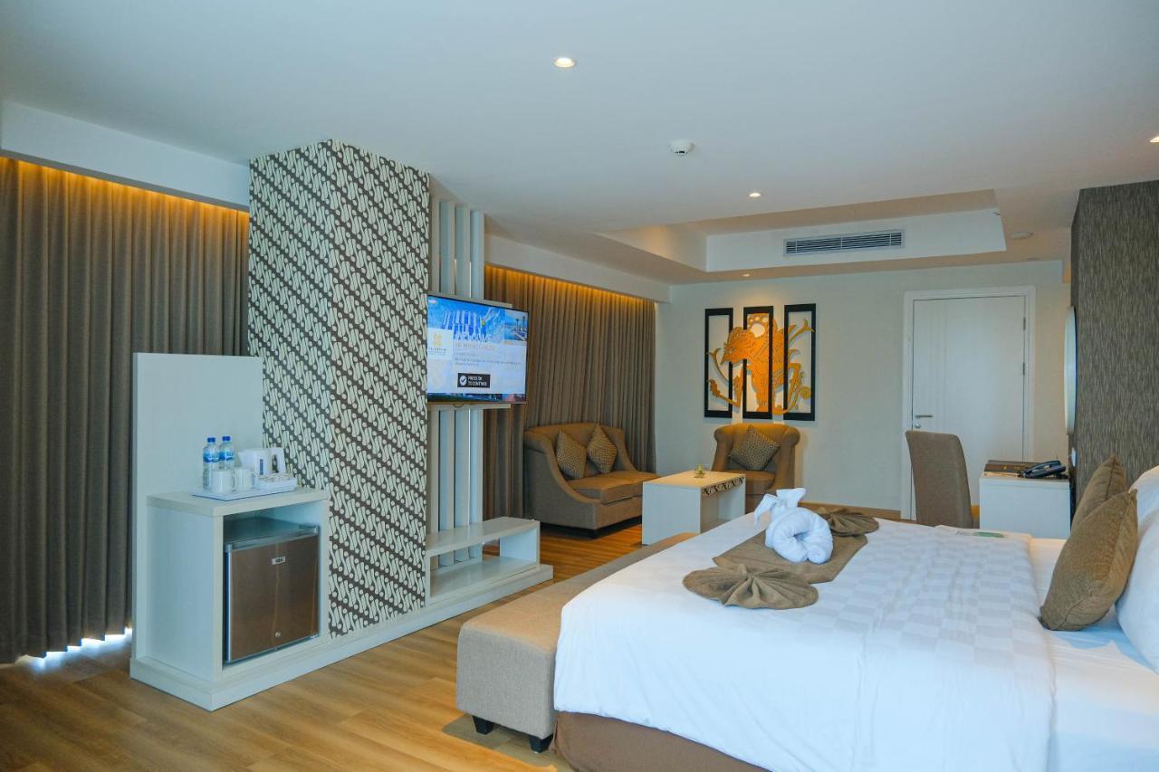 Platinum Adisucipto Hotel&Conference Center Kalasan Esterno foto