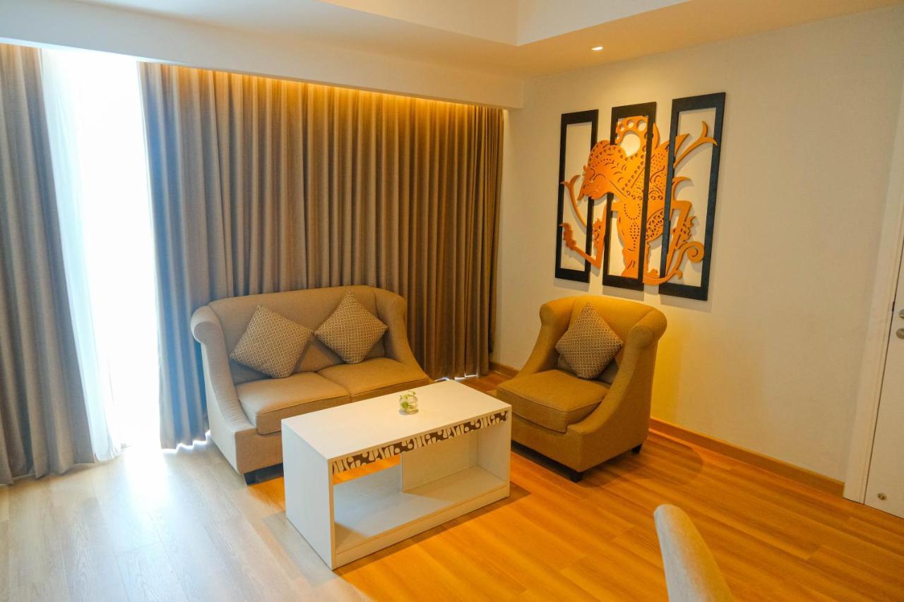 Platinum Adisucipto Hotel&Conference Center Kalasan Esterno foto