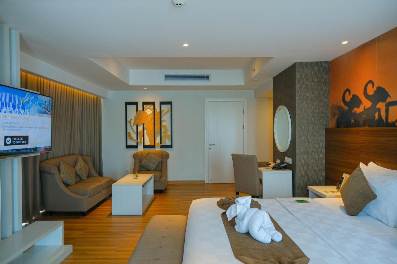 Platinum Adisucipto Hotel&Conference Center Kalasan Esterno foto
