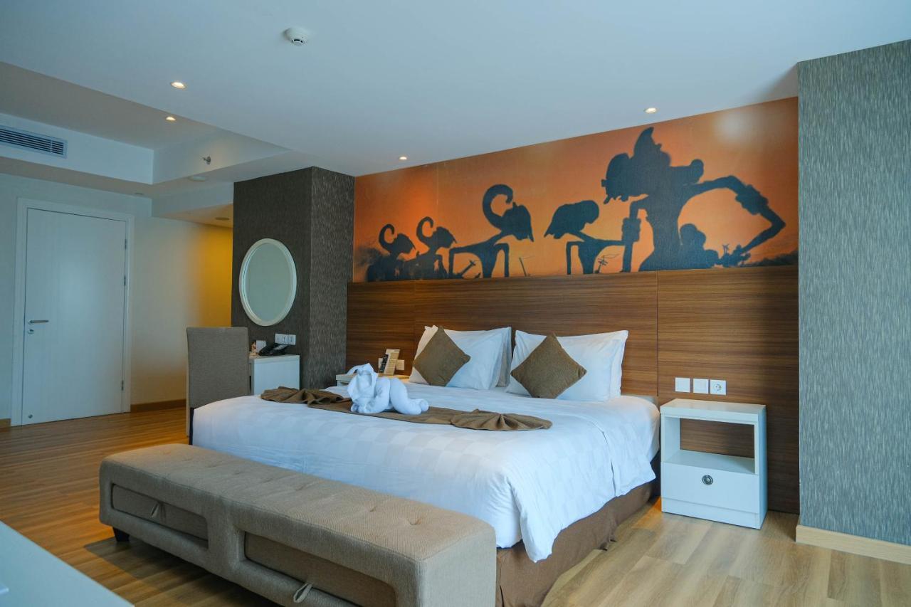 Platinum Adisucipto Hotel&Conference Center Kalasan Esterno foto