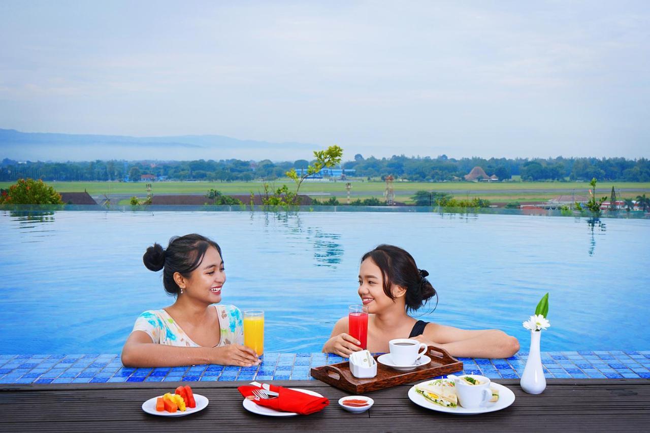 Platinum Adisucipto Hotel&Conference Center Kalasan Esterno foto