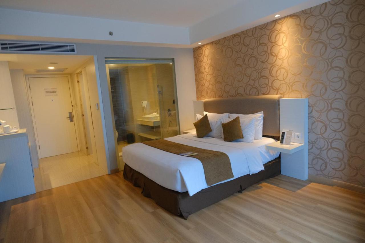 Platinum Adisucipto Hotel&Conference Center Kalasan Esterno foto