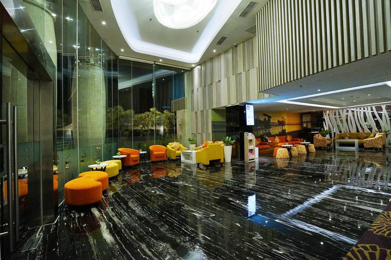Platinum Adisucipto Hotel&Conference Center Kalasan Esterno foto