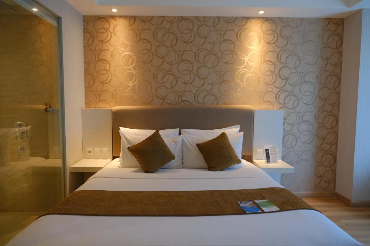 Platinum Adisucipto Hotel&Conference Center Kalasan Esterno foto