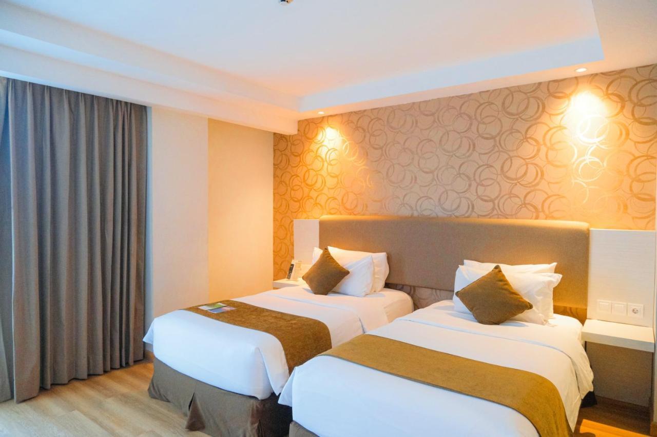 Platinum Adisucipto Hotel&Conference Center Kalasan Esterno foto