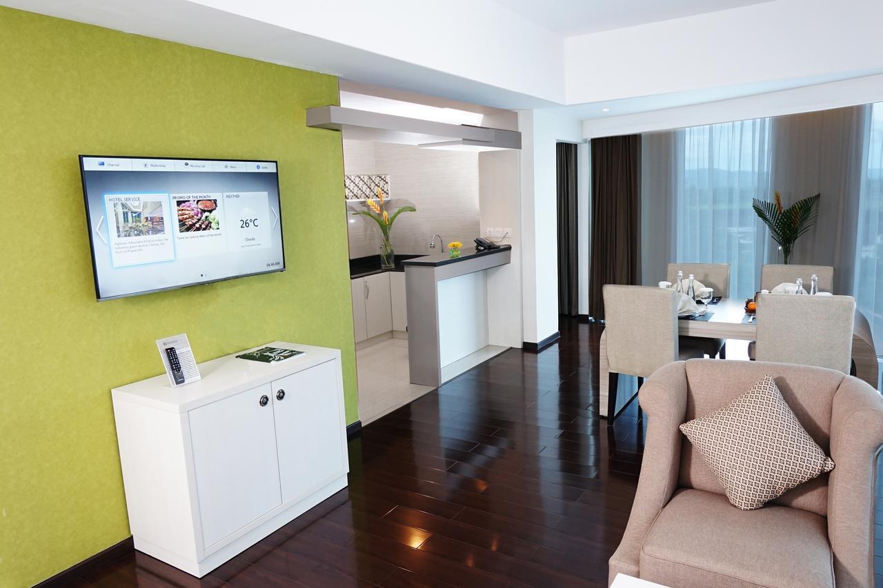 Platinum Adisucipto Hotel&Conference Center Kalasan Esterno foto