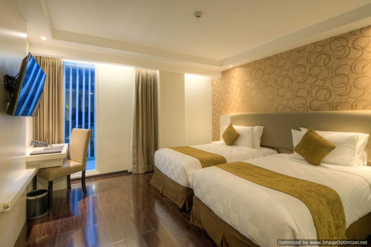 Platinum Adisucipto Hotel&Conference Center Kalasan Esterno foto