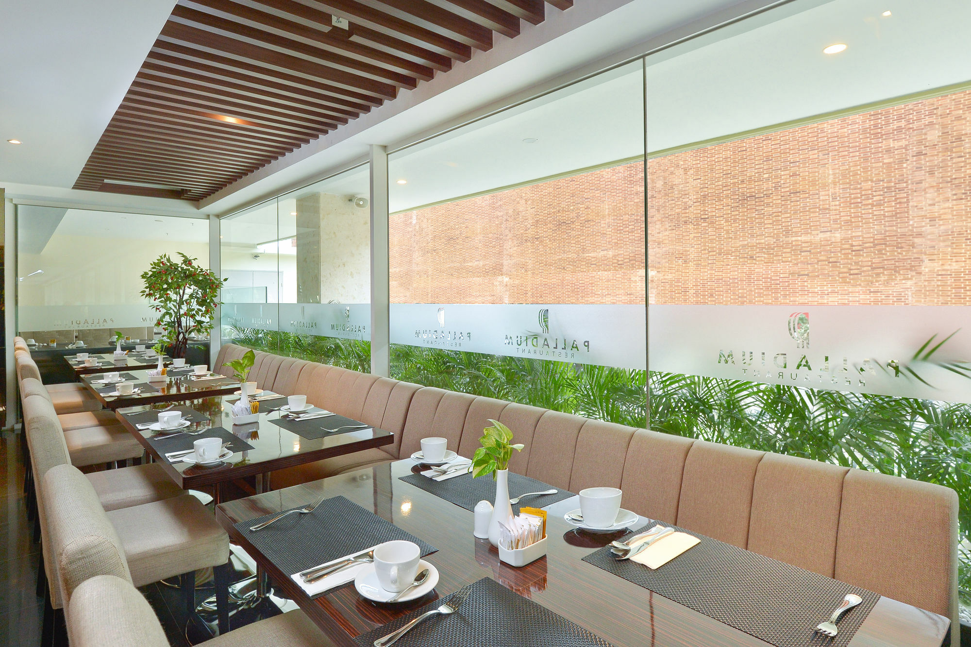 Platinum Adisucipto Hotel&Conference Center Kalasan Esterno foto