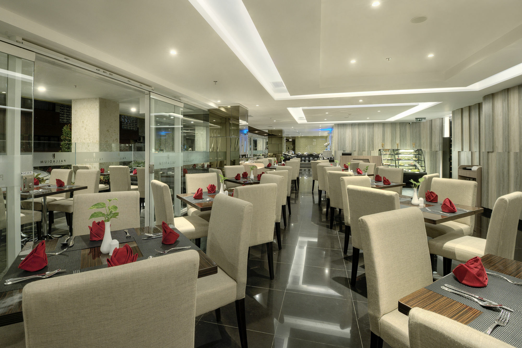 Platinum Adisucipto Hotel&Conference Center Kalasan Esterno foto