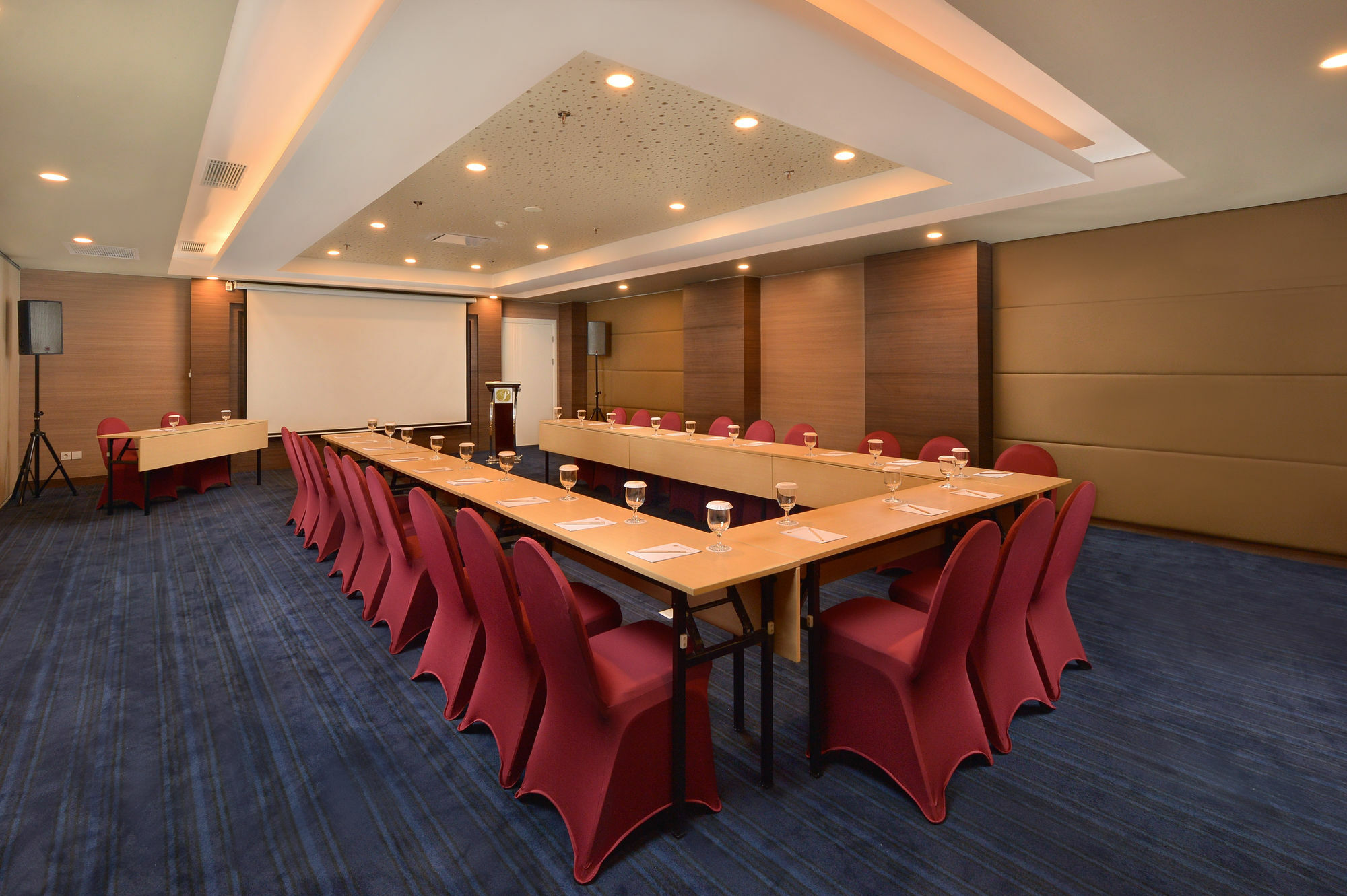 Platinum Adisucipto Hotel&Conference Center Kalasan Esterno foto