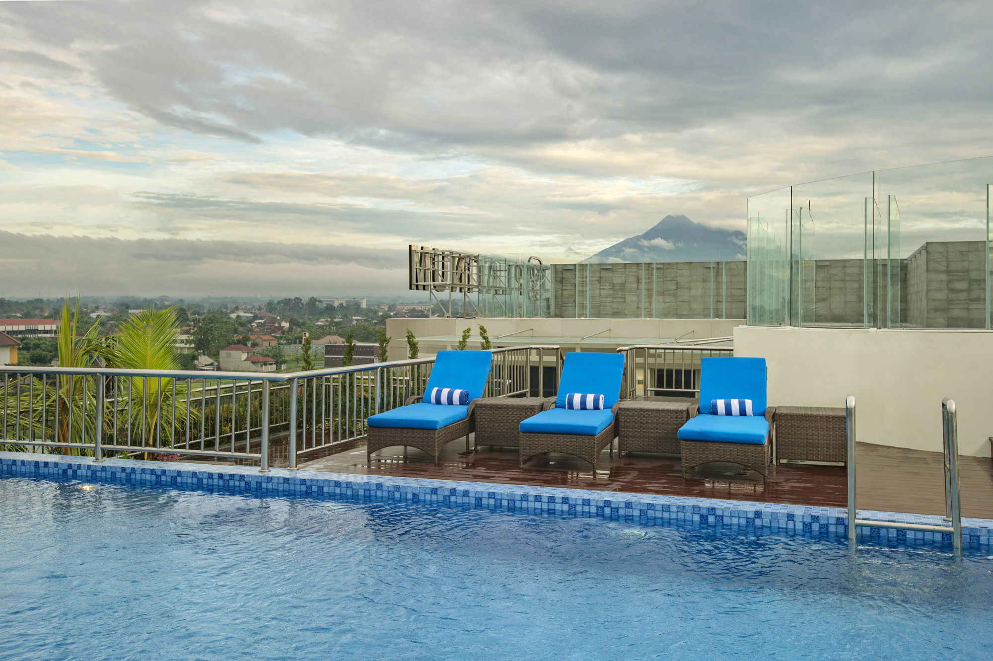 Platinum Adisucipto Hotel&Conference Center Kalasan Esterno foto