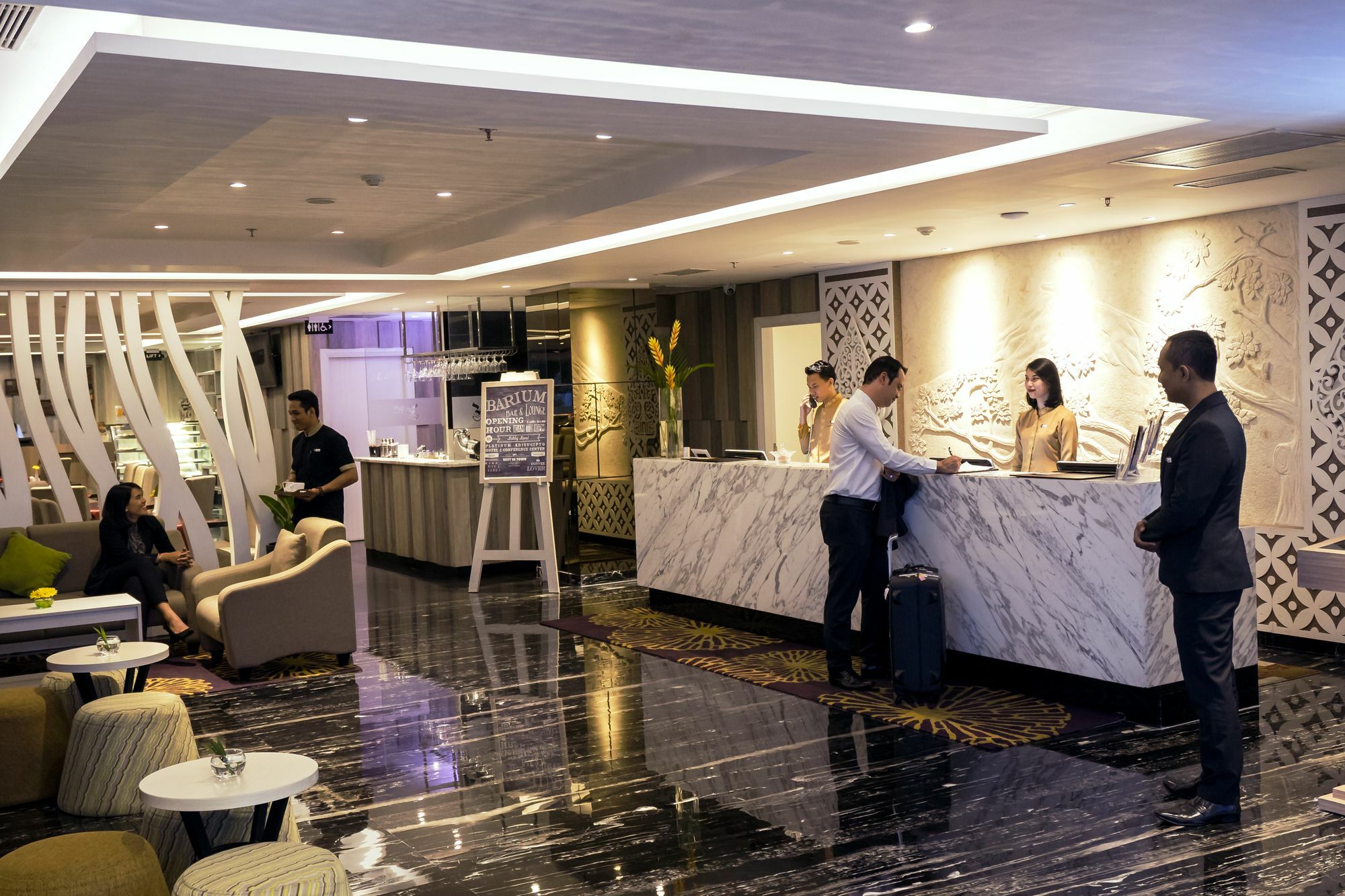 Platinum Adisucipto Hotel&Conference Center Kalasan Esterno foto