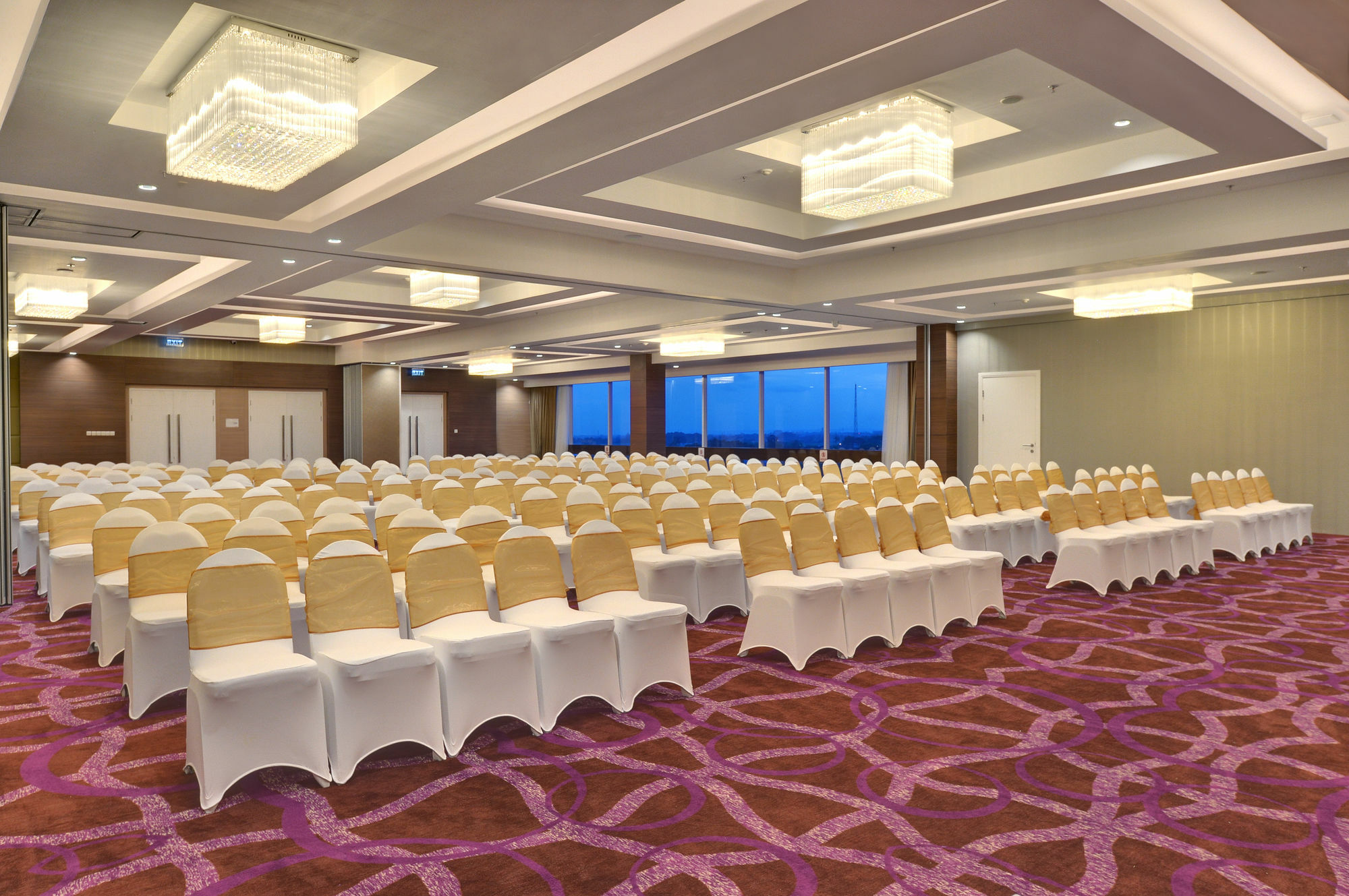 Platinum Adisucipto Hotel&Conference Center Kalasan Esterno foto