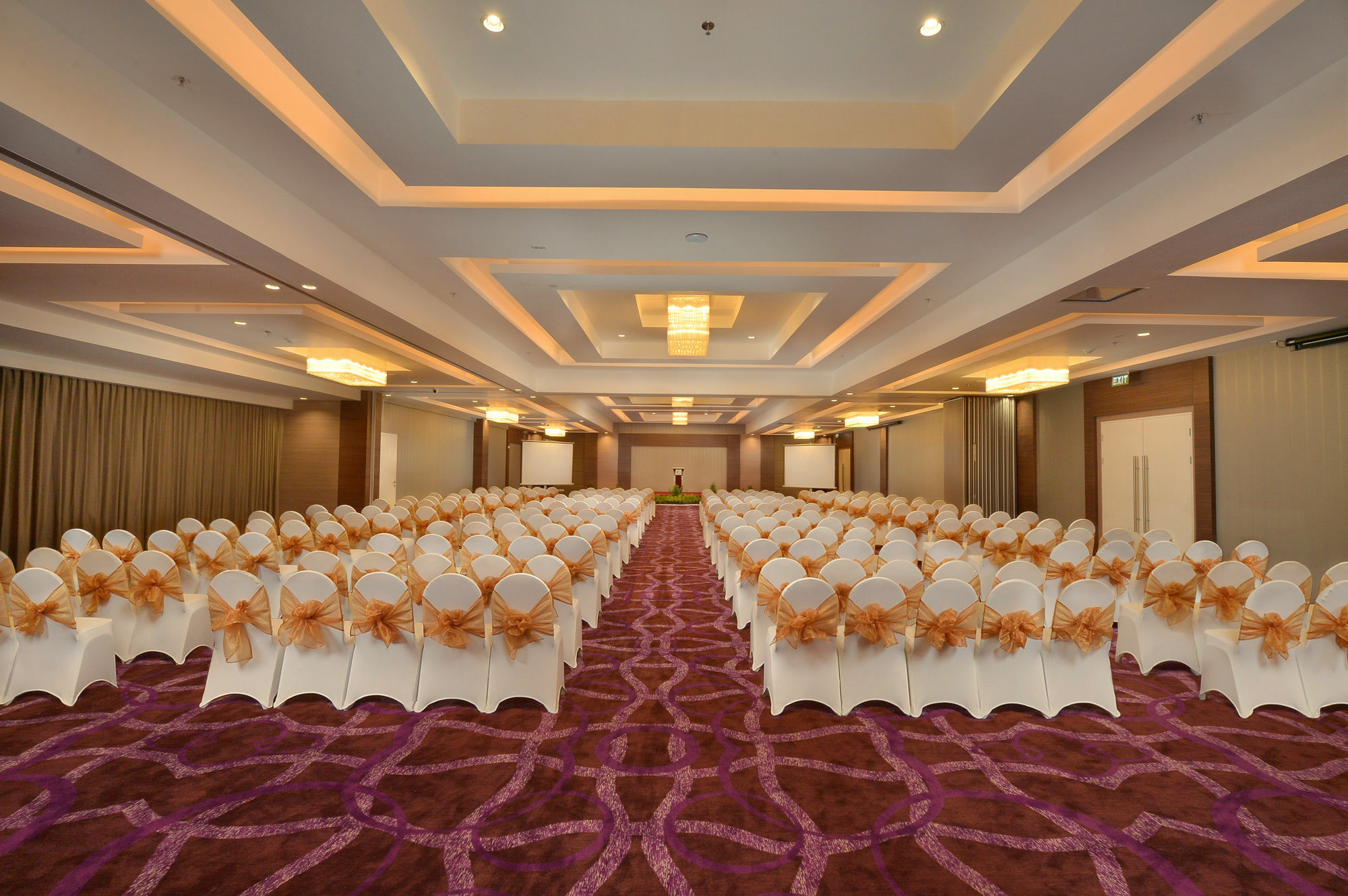 Platinum Adisucipto Hotel&Conference Center Kalasan Esterno foto