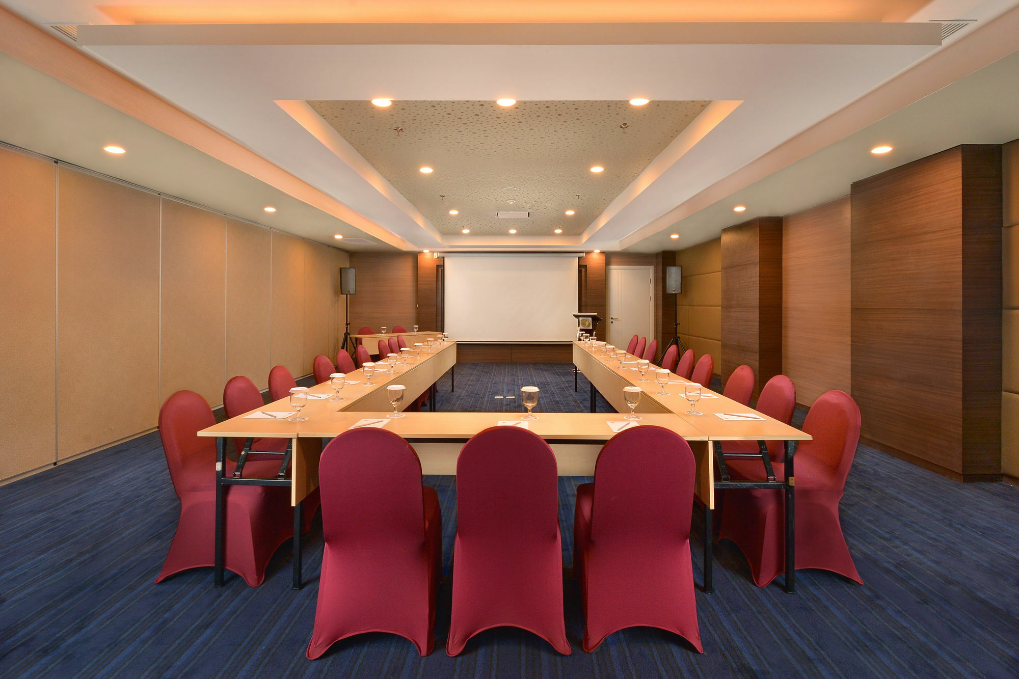 Platinum Adisucipto Hotel&Conference Center Kalasan Esterno foto